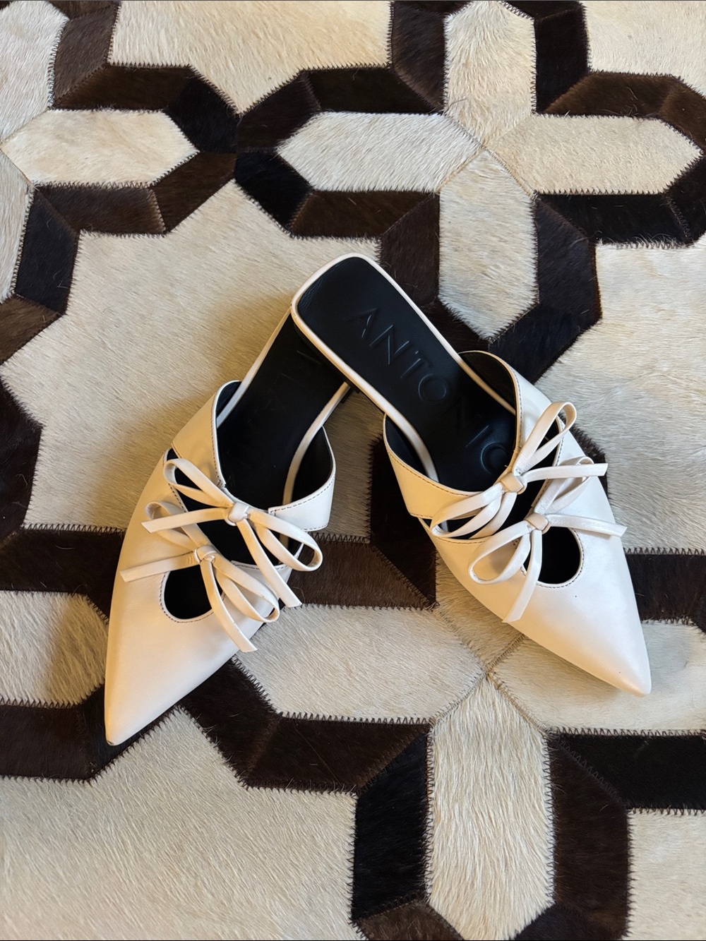 ANTONIO MELANI White Pointed Bow Slip-On Mules